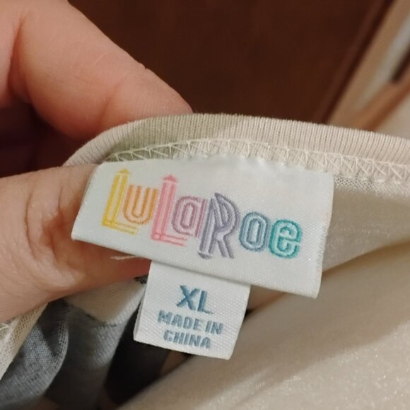 LulaRoe Lynnae shirt size XL - Picture 4 of 5